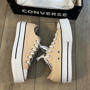 Platform Converse (Size 8.5)